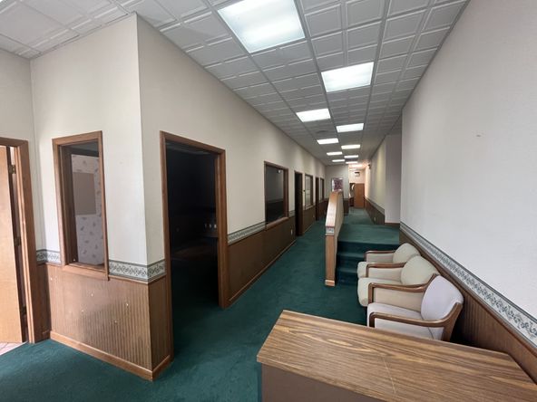 100 N Main St, Eureka, IL 61530